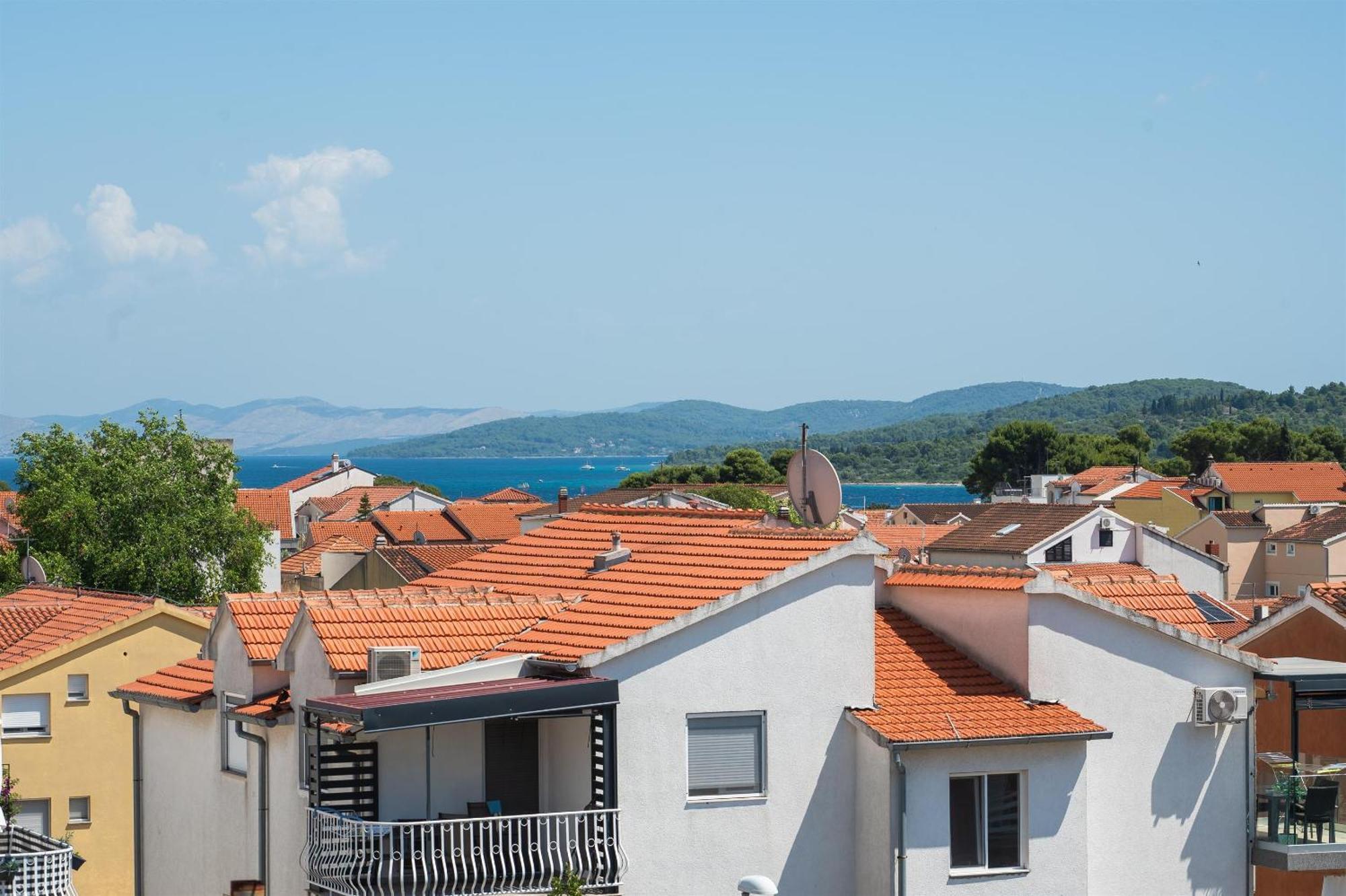 Apartments And Rooms Mladen Vodice Oda fotoğraf