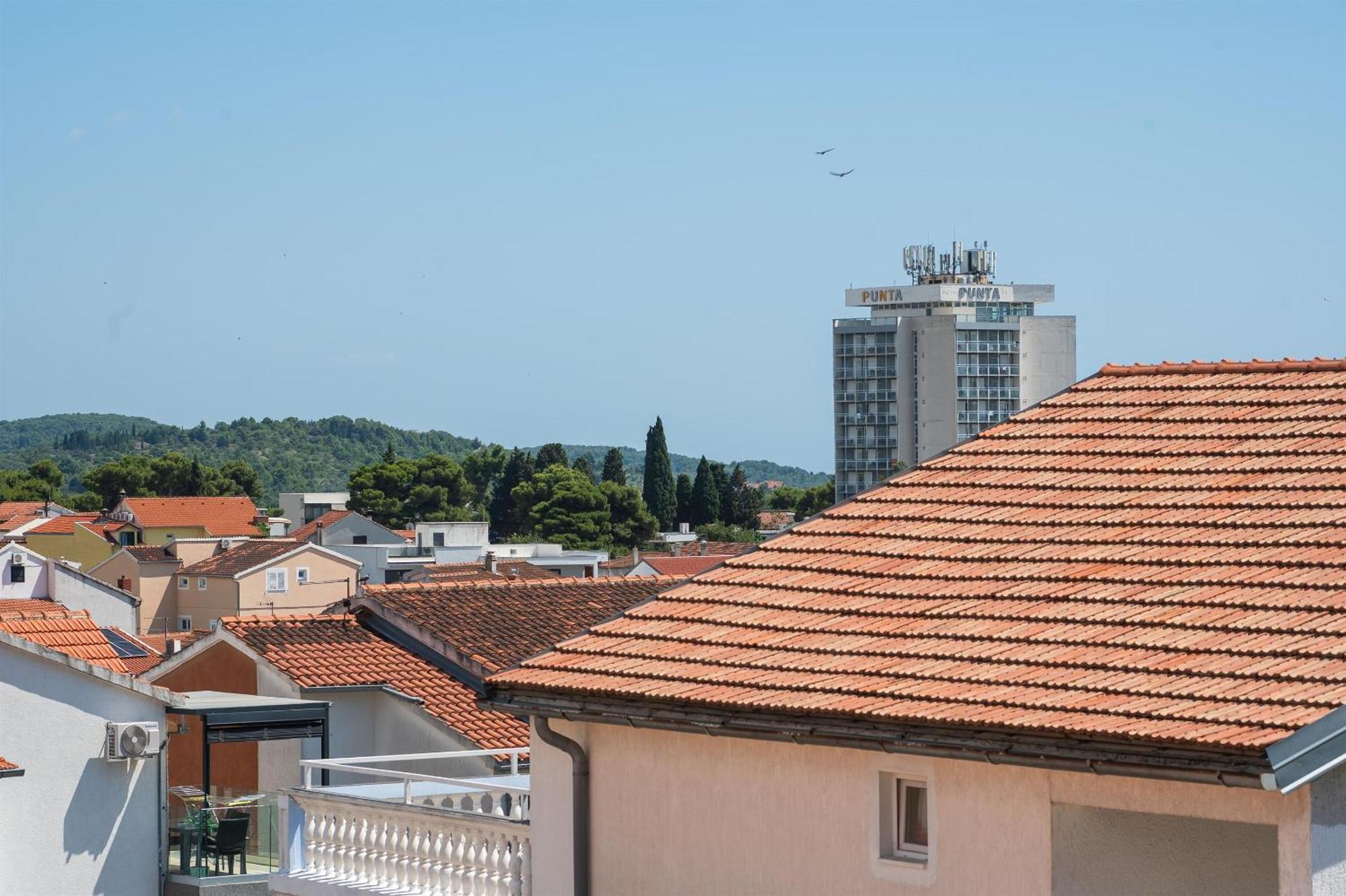 Apartments And Rooms Mladen Vodice Oda fotoğraf