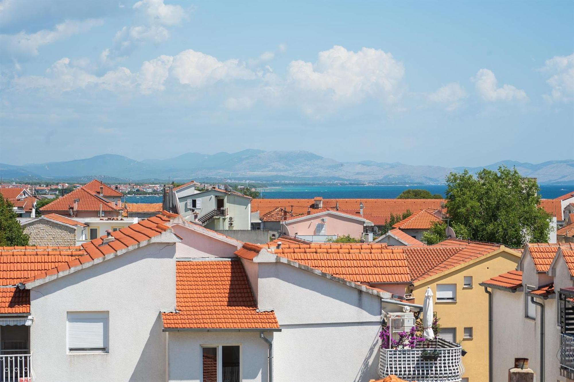 Apartments And Rooms Mladen Vodice Oda fotoğraf